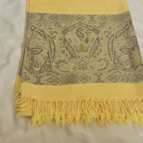 HOST PICK🥳 Elegant Yellow and Gray Scarf - Picture 10 of 16